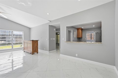 Copropriété à louer à Pembroke Pines, Floride: 2 chambres, 100.33 m2 № 1995947 - photo 10