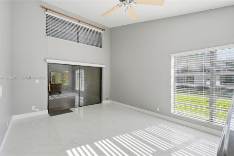 Copropriété à louer à Pembroke Pines, Floride: 2 chambres, 100.33 m2 № 1995947 - photo 11