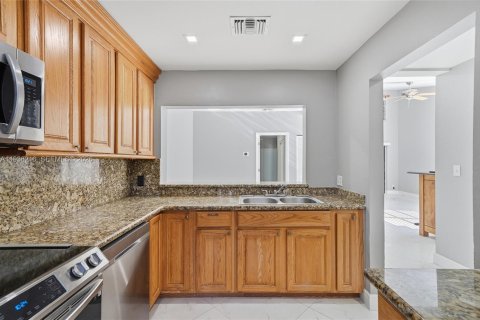 Copropriété à louer à Pembroke Pines, Floride: 2 chambres, 100.33 m2 № 1995947 - photo 2