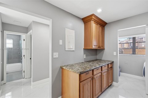 Copropriété à louer à Pembroke Pines, Floride: 2 chambres, 100.33 m2 № 1995947 - photo 3