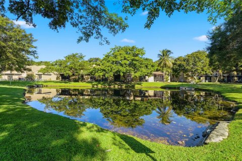 Copropriété à louer à Pembroke Pines, Floride: 2 chambres, 100.33 m2 № 1995947 - photo 24