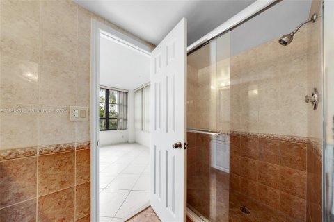 Купить кондоминиум в Халландейл-Бич, Флорида 3 спальни, 165.37м2, № 1936091 - фото 26