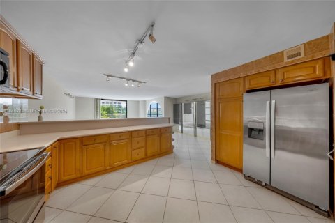 Купить кондоминиум в Халландейл-Бич, Флорида 3 спальни, 165.37м2, № 1936091 - фото 13