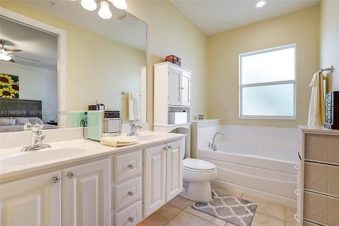 Townhouse in Jupiter, Florida 3 bedrooms, 214.6 sq.m. № 2063961 - photo 28