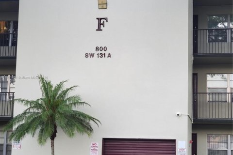 Condominio en venta en Pembroke Pines, Florida, 2 dormitorios, 96.99 m2 № 1756588 - foto 17