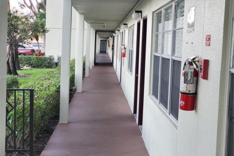 Condominio en venta en Pembroke Pines, Florida, 2 dormitorios, 96.99 m2 № 1756588 - foto 20