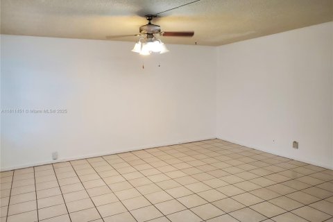 Condominio en venta en Pembroke Pines, Florida, 2 dormitorios, 96.99 m2 № 1756588 - foto 5