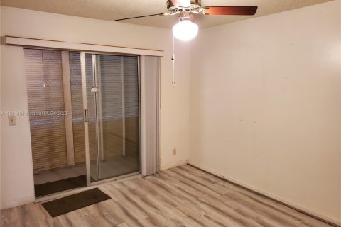 Condominio en venta en Pembroke Pines, Florida, 2 dormitorios, 96.99 m2 № 1756588 - foto 11