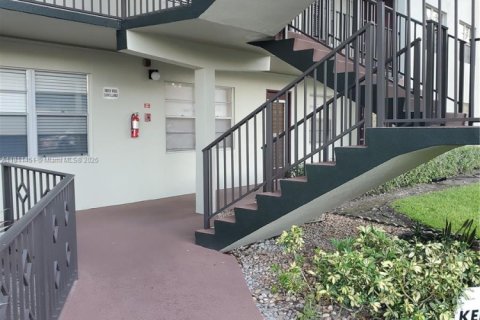 Condominio en venta en Pembroke Pines, Florida, 2 dormitorios, 96.99 m2 № 1756588 - foto 24