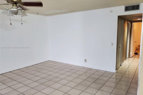 Condominio en venta en Pembroke Pines, Florida, 2 dormitorios, 96.99 m2 № 1756588 - foto 7