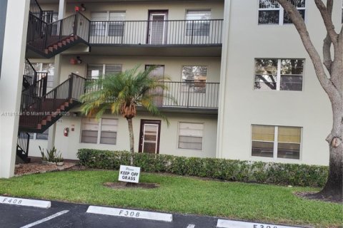 Condominio en venta en Pembroke Pines, Florida, 2 dormitorios, 96.99 m2 № 1756588 - foto 25