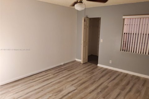 Condominio en venta en Pembroke Pines, Florida, 2 dormitorios, 96.99 m2 № 1756588 - foto 10