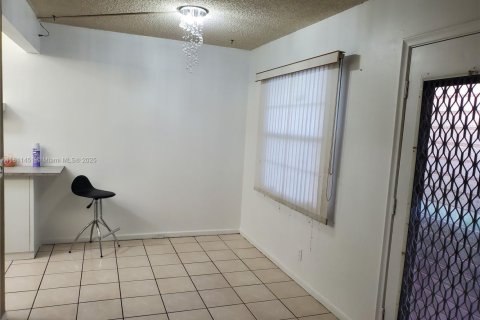 Condominio en venta en Pembroke Pines, Florida, 2 dormitorios, 96.99 m2 № 1756588 - foto 4