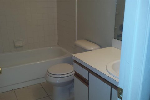 Townhouse in Orlando, Florida 3 bedrooms, 108.51 sq.m. № 2105197 - photo 12