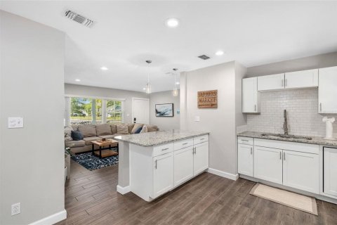 House in Tampa, Florida 3 bedrooms, 136.19 sq.m. № 1592793 - photo 8