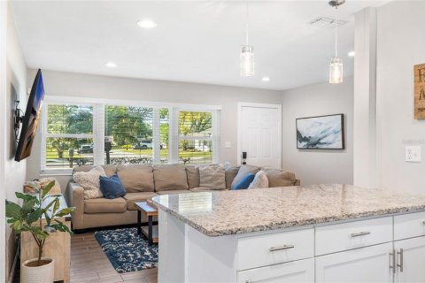 House in Tampa, Florida 3 bedrooms, 136.19 sq.m. № 1592793 - photo 9