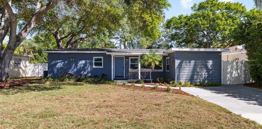 House in Tampa, Florida 3 bedrooms, 136.19 sq.m. № 1592793