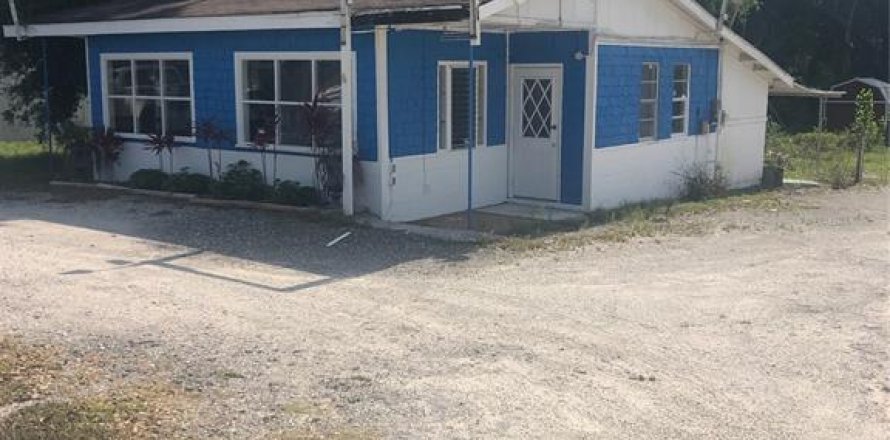 Propiedad comercial en Dade City, Florida 101.08 m2 № 1686738