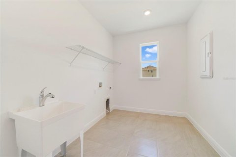 House in Apopka, Florida 4 bedrooms, 256.78 sq.m. № 1825261 - photo 14