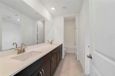 House in Apopka, Florida 4 bedrooms, 256.78 sq.m. № 1825261 - photo 13