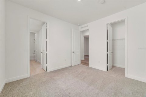 House in Apopka, Florida 4 bedrooms, 256.78 sq.m. № 1825261 - photo 9