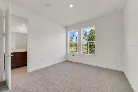 House in Apopka, Florida 4 bedrooms, 256.78 sq.m. № 1825261 - photo 8