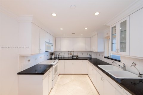 Condo in Key Biscayne, Florida, 2 bedrooms  № 1974840 - photo 7