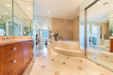 Condo in Key Biscayne, Florida, 2 bedrooms  № 1974840 - photo 14