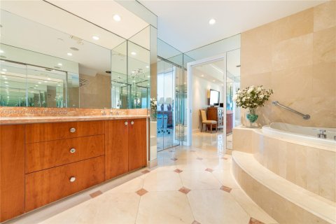 Condo in Key Biscayne, Florida, 2 bedrooms  № 1974840 - photo 15