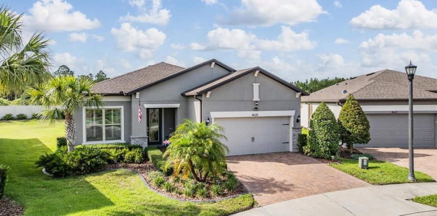 House in Land O' Lakes, Florida 2 bedrooms, 184.13 sq.m. № 1780233