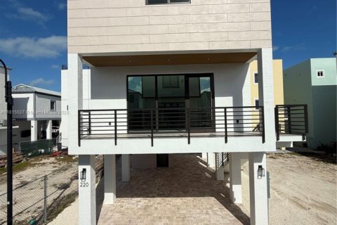 House in Key Largo, Florida 3 bedrooms № 1766712 - photo 1