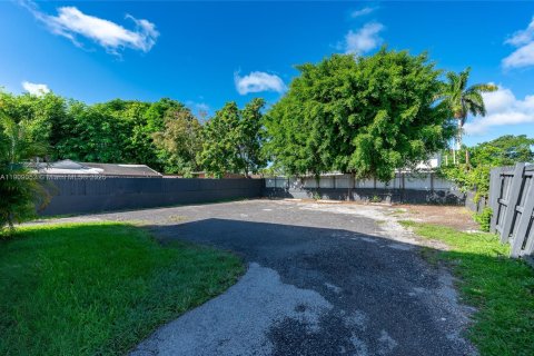 Propiedad comercial en venta en Homestead, Florida, 362.97 m2 № 2012867 - foto 16