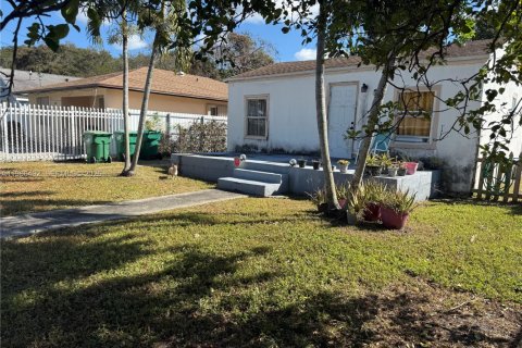 Casa en venta en Miami, Florida, 2 dormitorios, 57.97 m2 № 2031773 - foto 2