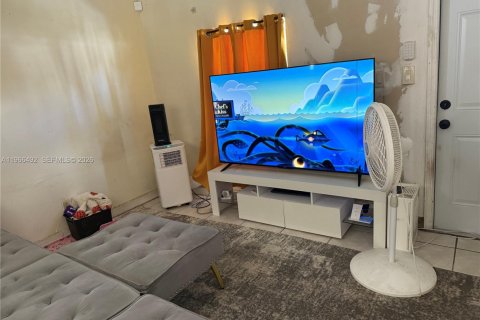 Casa en venta en Miami, Florida, 2 dormitorios, 57.97 m2 № 2031773 - foto 12