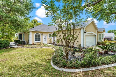 House in Lady Lake, Florida 2 bedrooms, 144.18 sq.m. № 1616298 - photo 3
