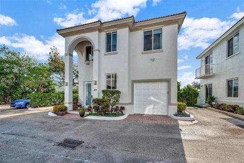 Condominio en venta en Miami, Florida, 3 dormitorios, 138.05 m2 № 1877544 - foto 19