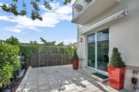 Condominio en venta en Miami, Florida, 3 dormitorios, 138.05 m2 № 1877544 - foto 17
