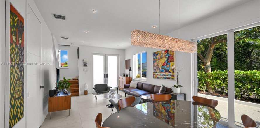 Condominio en Miami, Florida, 3 dormitorios  № 1877544