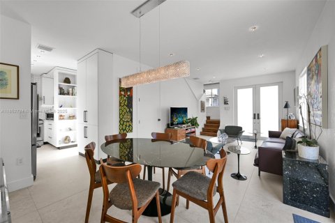 Condominio en venta en Miami, Florida, 3 dormitorios, 138.05 m2 № 1877544 - foto 2