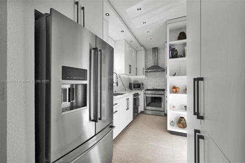 Condominio en venta en Miami, Florida, 3 dormitorios, 138.05 m2 № 1877544 - foto 4