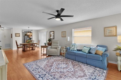 House in The Villages, Florida 2 bedrooms, 102.38 sq.m. № 2166615 - photo 11
