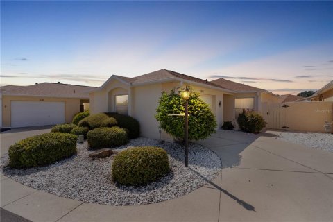 House in The Villages, Florida 2 bedrooms, 102.38 sq.m. № 2166615 - photo 2