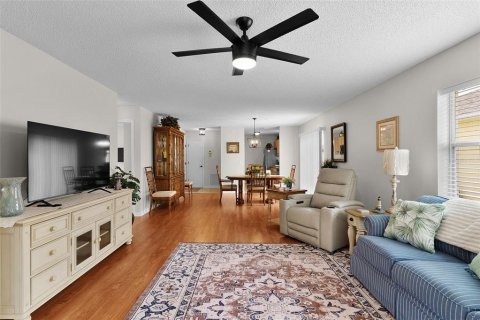 House in The Villages, Florida 2 bedrooms, 102.38 sq.m. № 2166615 - photo 6