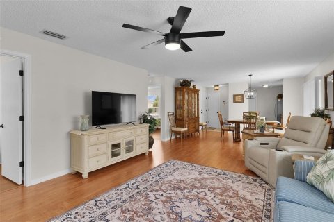 House in The Villages, Florida 2 bedrooms, 102.38 sq.m. № 2166615 - photo 10