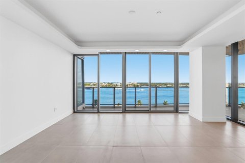 Купить кондоминиум в Уэст-Палм-Бич, Флорида 6 комнат, 412.11м2, № 2082806 - фото 16
