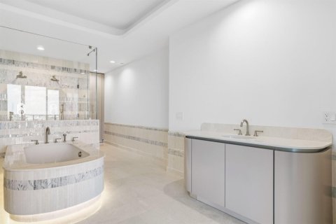 Купить кондоминиум в Уэст-Палм-Бич, Флорида 6 комнат, 412.11м2, № 2082806 - фото 19