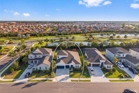 Casa en venta en Bradenton, Florida, 5 dormitorios, 325.16 m2 № 2314542 - foto 4