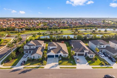 Casa en venta en Bradenton, Florida, 5 dormitorios, 325.16 m2 № 2314542 - foto 3