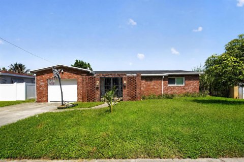House in Miramar, Florida 3 bedrooms, 195.56 sq.m. № 2305457