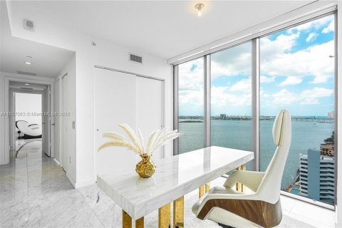 Снять в аренду кондоминиум в Майами, Флорида 3 спальни, 151.8м2, № 1797599 - фото 10